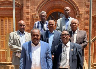 السوباط يتعهد بإعادة تأهيل الميدان الشرقي لجامعة الخرطوم السوباط يتعهد بإعادة تأهيل الميدان الشرقي لجامعة الخرطوم