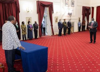 السفير كمال جبارة يقدم أوراق اعتماده للرئيس الكيني السفير كمال جبارة يقدم أوراق اعتماده للرئيس الكيني