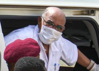 محامي البشير: لا علاقة لنا بمبادرة “أهل السودان” محامي البشير: لا علاقة لنا بمبادرة (أهل السودان)