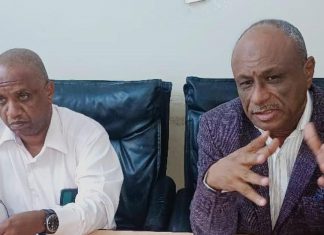 وزير المالية بالجزيرة يدعو لفتح فرص للإستثمار الداخلى والخارجي وزير المالية بالجزيرة يدعو لفتح فرص للإستثمار الداخلى والخارجي