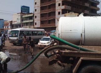 الطرق والجسور بالخرطوم تواصل أعمال الصيانة وتصريف المياه الطرق والجسور بالخرطوم تواصل أعمال الصيانة وتصريف المياه