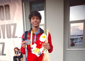 السباح زياد سليم يضيف ميدالية جديدة للسودان السباح زياد سليم يضيف ميدالية جديدة للسودان