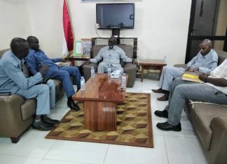 والي شرق دارفور يلتقي معتمد اللاجئين والي شرق دارفور يلتقي معتمد اللاجئين