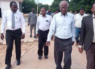 امتحان لطلاب طب جامعة الضعين بحضوربروفيسورات من العاصمة الخرطوم امتحان لطلاب طب جامعة الضعين بحضوربروفيسورات من العاصمة الخرطوم