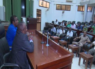 والي كسلا يطالب المنظمات بالإسراع في تقديم إلتزاماتها تجاه الطوارئ والي كسلا يطالب المنظمات بالإسراع في تقديم إلتزاماتها تجاه الطوارئ