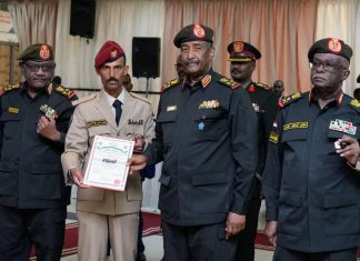 البرهان يشرف حفل إستقبال الضباط المتخرجين البرهان يشرف حفل إستقبال الضباط المتخرجين