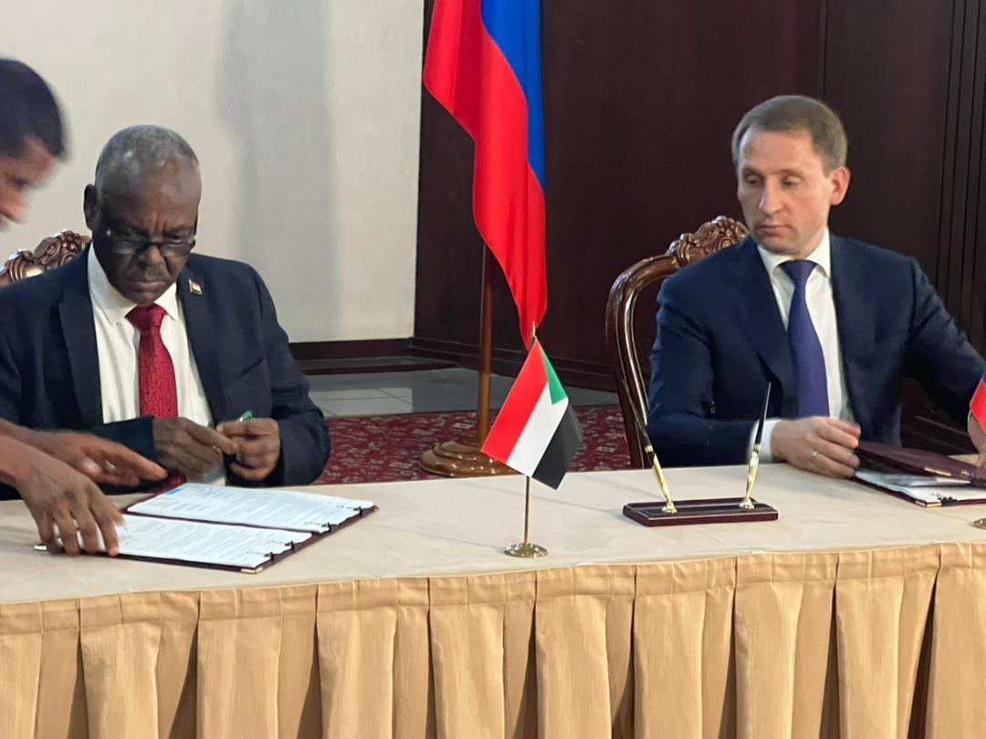 بعد جدل تهريب الذهب إلى موسكو.. السودان يعرض على روسيا مربعات للتنقيب عن النفط بعد جدل تهريب الذهب إلى موسكو.. السودان يعرض على روسيا مربعات للتنقيب عن النفط