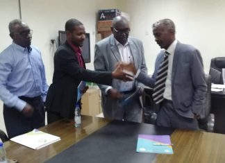 وزارة التجارة والتموين توقع عقد التامين الطبي وزارة التجارة والتموين توقع عقد التامين الطبي