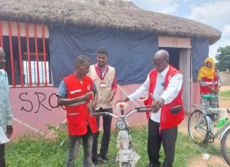 الهلال الأحمر بالقضارف يفتتح مركز خدمات بمعسكر الطنيبدبة للاجئين الهلال الأحمر بالقضارف يفتتح مركز خدمات بمعسكر الطنيبدبة للاجئين