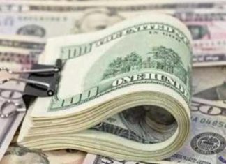 مصادر تكشف معلوماتٍ صادمة بشأن آثار زيادة الدولار الجمركي مصادر تكشف معلوماتٍ صادمة بشأن آثار زيادة الدولار الجمركي