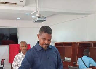 بالصورة.. انطلاق انتخابات نقابة الصحفيين السودانيين بالصورة.. انطلاق انتخابات نقابة الصحفيين السودانيين وسط مقاطعة مجموعات كبيرة