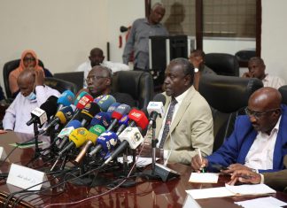 والي الخرطوم يكشف عن تورط أجانب في عمليات إجرامية والي الخرطوم يكشف عن تورط أجانب في عمليات إجرامية ويعلن عن قرارات وشيكة وتحركات مع وزارة المالية