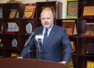 البرهان يتخذ قرارًا بشأن فتح مكتب للمحكمة الجنائية الدولية في السودان البرهان يتخذ قرارًا بشأن فتح مكتب للمحكمة الجنائية الدولية في السودان