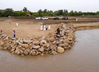 مقتل 51 شخصا وانهيار آلاف المنازل جراء السيول مقتل 51 شخصا وانهيار آلاف المنازل جراء السيول