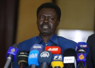 قوى سياسية توقع إعلانا لفترة انتقالية جديدة قوى سياسية توقع إعلانا لفترة انتقالية جديدة