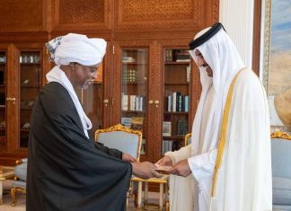 السفير أحمد عبدالرحمن سوار الدهب يقدم أوراق اعتماده لامير قطر السفير أحمد عبدالرحمن سوار الدهب يقدم أوراق اعتماده لامير قطر