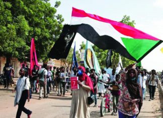 السودان.. مبادرات للخروج من عنق الزجاجة السودان.. مبادرات للخروج من عنق الزجاجة