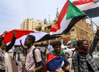 مبادرات متعددة للتسوية والأزمة مستمرة مبادرات متعددة للتسوية والأزمة مستمرة