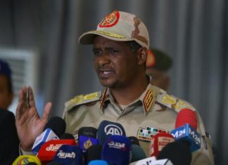 حميدتي يدعو لتوحيد المبادرات للوصول إلى اتفاق سياسي في السودان حميدتي يدعو لتوحيد المبادرات للوصول إلى اتفاق سياسي في السودان