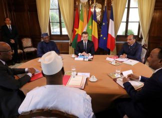 من شيراك إلى ماكرون.. هكذا فقدت فرنسا نفوذها في أفريقيا من شيراك إلى ماكرون.. هكذا فقدت فرنسا نفوذها في أفريقيا