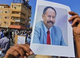 مطالبات بعودة “حمدوك” والغاء مجلس السيادة مطالبات بعودة “حمدوك” والغاء مجلس السيادة