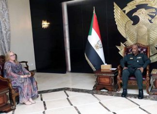 البرهان يُجدد إنسحاب المؤسسة العسكرية من العملية السياسية البرهان يُجدد إنسحاب المؤسسة العسكرية من العملية السياسية