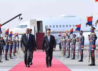 لماذا هبطت طائرة البرهان في مطار القاهرة؟