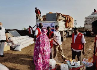 الهلال الأحمر السوداني-الكويتي يسيران قافلة إنسانية للمناطق المتأثرة الهلال الأحمر السوداني-الكويتى يسيران قافلة إنسانية للمناطق المتأثرة