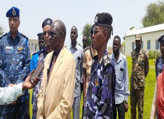 والي وسط دارفور يتفقدمركز تدريب قوات الشرطة بمحلية أزوم والي وسط دارفور يتفقدمركز تدريب قوات الشرطة بمحلية أزوم