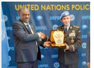 وزير الداخلية المكلف يلتقي مفوض الشرطة الدولية بالأمم المتحدة وزير الداخلية المكلف يلتقي مفوض الشرطة الدولية بالأمم المتحدة