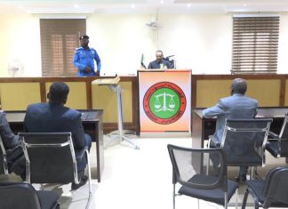 مدير الادارة القانونية يدلي بشهادته امام محكمة محجوب التاج مدير الادارة القانونية يدلي بشهادته امام محكمة محجوب التاج