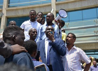 وزير الطاقة والنفط يؤكد التزامه بتحسين اجور العاملين بالكهرباء وزير الطاقة والنفط يؤكد التزامه بتحسين اجور العاملين بالكهرباء