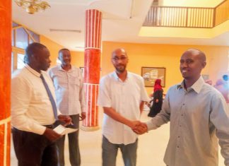 مدير إدارةالطب العلاجي بصحة الخرطوم يقف على الأوضاع بمستشفي قري مدير إدارةالطب العلاجي بصحة الخرطوم يقف على الأوضاع بمستشفي قري