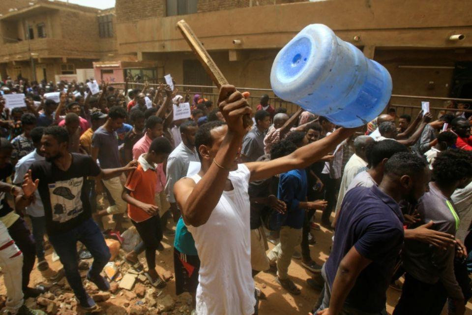 الشيخ الجعلي يدعو إلى ضرورة إيقاف الصراعات القبلية والحفاظ على الدم السوداني الشيخ الجعلي يدعو إلى ضرورة إيقاف الصراعات القبلية والحفاظ على الدم السوداني
