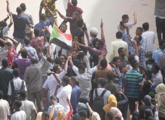 أزمة العاملين بالكهرباء .. وعود جديدة من وزير الطاقة أزمة العاملين بالكهرباء .. وعود جديدة من وزير الطاقة