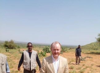 السفير الأمريكي بالسودان يتعرف على مشروعات وكالة كافود بريفي الفاشر السفير الأمريكي بالسودان يتعرف على مشروعات وكالة كافود بريفي الفاشر