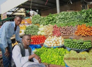 تجار سوق مدني: السيول والامطار تسببت في ضعف القوة الشرائية تجار سوق مدني: السيول والامطار تسببت في ضعف القوة الشرائية