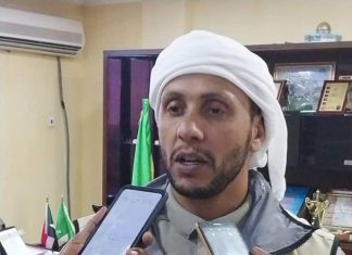 القضارف تتسلم قافلة الهلال الأحمر الإماراتي الثانية للمتضررين القضارف تتسلم قافلة الهلال الأحمر الإماراتي الثانية للمتضررين