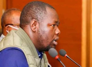 مبارك أردول ينتقد دستور نقابة المحامين ويحدد خيارين للحكم أمام مركزي الحرية والتغيير مبارك أردول ينتقد دستور نقابة المحامين ويحدد خيارين للحكم أمام مركزي الحرية والتغيير