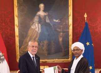 مفضل يقدم أوراق أعتماده سفيرا الي رئيس جمهورية النمسا مفضل يقدم أوراق أعتماده سفيرا الي رئيس جمهورية النمسا