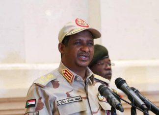 حميدتي يكشف تفاصيل لقاء مع البرهان والاتفاق على تسليم السلطة للمدنيين حميدتي يكشف تفاصيل لقاء مع البرهان والاتفاق على تسليم السلطة للمدنيين