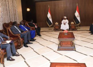 مسؤول جنوب سوداني يناقش مع البرهان انسداد الأفق السياسي في السودان مسؤول جنوب سوداني يناقش مع البرهان انسداد الأفق السياسي في السودان