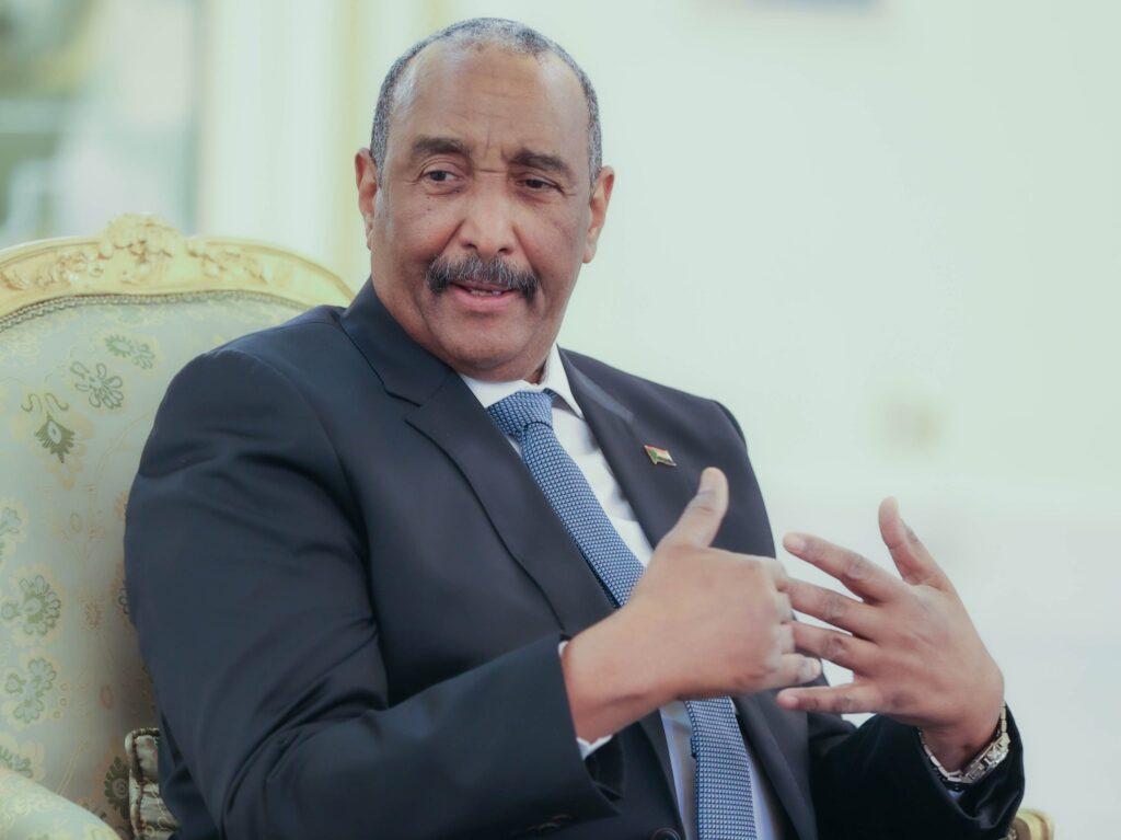 البرهان يعود إلى الخرطوم من لندن البرهان يعود إلى الخرطوم من لندن