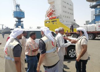 باخرة المساعدات الانسانية الإماراتية تصل ميناء بورتسودان باخرة المساعدات الانسانية الإماراتية تصل ميناء بورتسودان