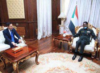 مسؤول صيني يبلغ مجلس السيادة رفض التدخلات الخارجية في السودان ويصدر تأكيدات بشأن الدعم الاقتصادي مسؤول صيني يبلغ مجلس السيادة رفض التدخلات الخارجية في السودان ويصدر تأكيدات بشأن الدعم الاقتصادي