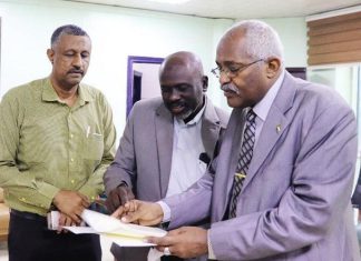 الحوري يتسلم توصيات الورشة التثقيفية لموجهي التربية والتعليم الحوري يتسلم توصيات الورشة التثقيفية لموجهي التربية والتعليم