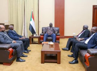 عقار يبحث الخطط العملية لعودة لآجئي ومهجري اقليم النيل الأزرق عقار يبحث الخطط العملية لعودة لآجئي ومهجري اقليم النيل الأزرق