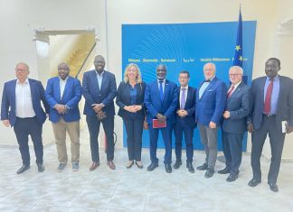 السودان.. الحرية والتغيير (التوافق الوطني) تناقش مع وفد الاتحاد الأوروبي الازمة السياسية وتسلم مسودة إعلان سياسي وتعديلات السودان.. الحرية والتغيير (التوافق الوطني) تناقش مع وفد الاتحاد الأوروبي الازمة السياسية وتسلم مسودة إعلان سياسي وتعديلات