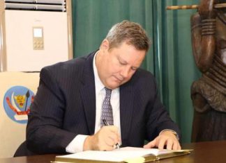 المبعوث الأمريكي للقرن الأفريقي يوضح تفاصيل عن رؤية بلاده تجاه الأزمة في السودان المبعوث الأمريكي للقرن الأفريقي يوضح تفاصيل عن رؤية بلاده تجاه الأزمة في السودان