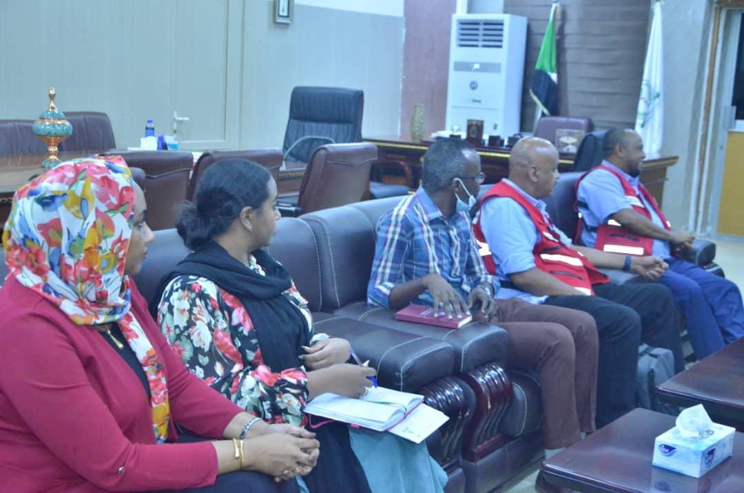 وزير الصحة يلتقي الفريق الطبي الجراحي للهلال الأحمر القطري وزير الصحة يلتقي الفريق الطبي الجراحي للهلال الأحمر القطري